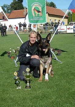 Nej�spe�n�j�� �ena v historii policejn�ho p�eboru - Lenka Bro�ov� s Jackem bez PP