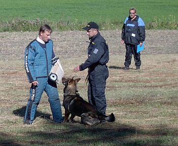 Jirka Valo�ek po hladk�m zadr�en� - figurant Martin Sodoma