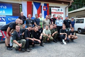 Spole�n� foto v�ech ��astn�k�